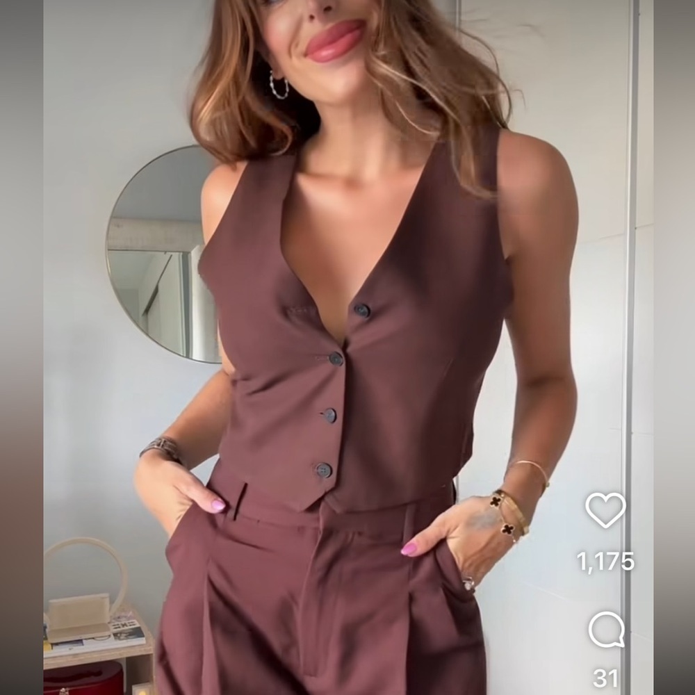 VIRAL NEW ZARA CUT OUT LINEN VEST SIZE M
🚨NO DISCOUNT - Picture 12 of 15